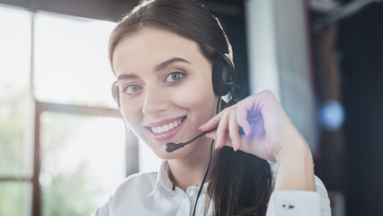 呼叫中心客服每日电话量探析 从几百到上千通的业务外包服务